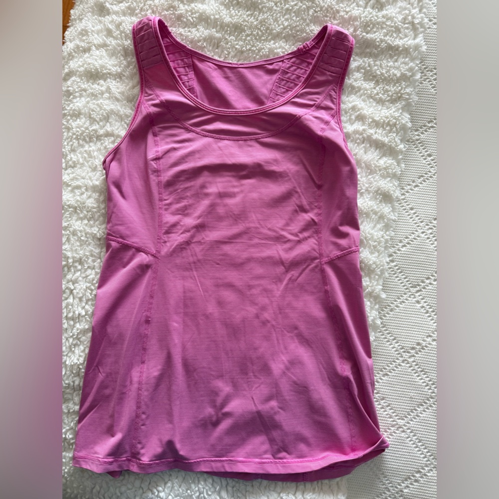 Lululemon athletic top